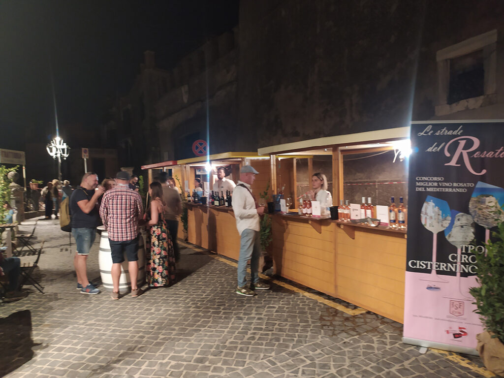 stand le strade del rosato Nemi 1 - Il miglior rosato del Mediterraneo? Calabrese e dal Tirreno cosentino - 5 stand le strade del rosato Nemi 1 - Meraviglie di Calabria - 4