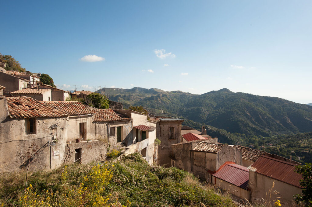 Galleria5 Canolo - Nel paese che profuma di tradizione: a Canolo la lavorazione del pane jermano - 17 Galleria5 Canolo - Meraviglie di Calabria - 16