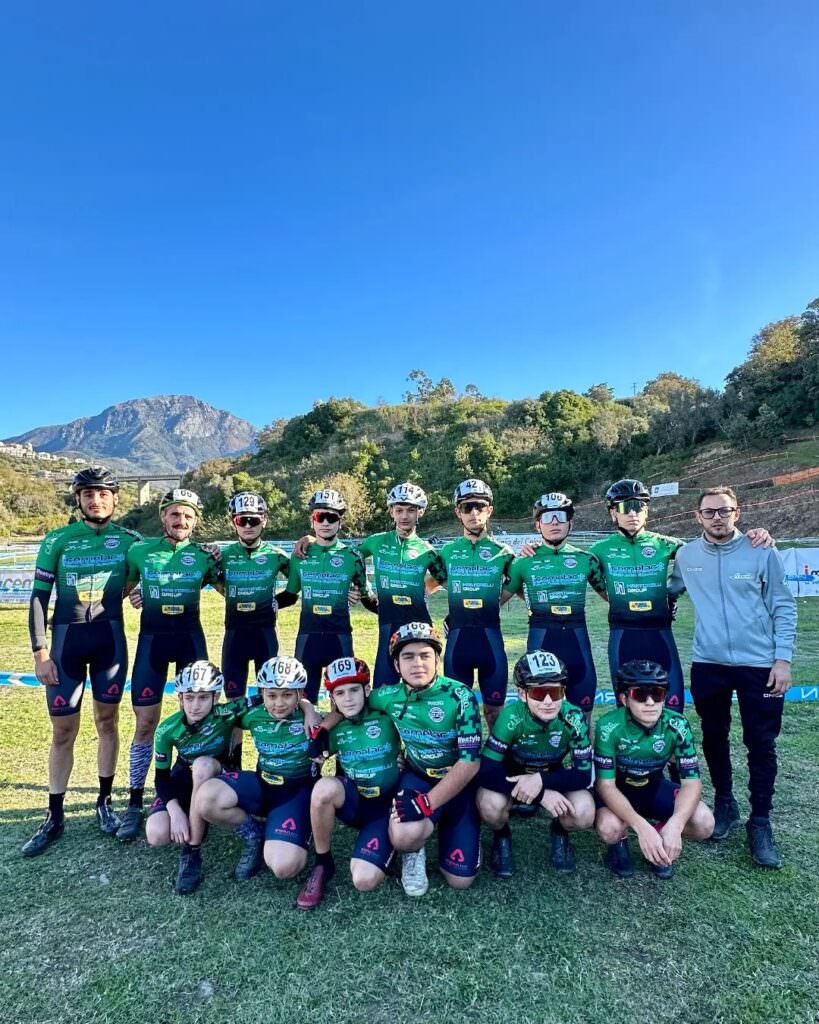 Trofeo Belvedere Marittimo 19112023 la squadra dellAsd Belvedere Ciclone - Ciclocross, il successo del Campionato regionale FCI nell'arena di Belvedere Marittimo - 5 Trofeo Belvedere Marittimo 19112023 la squadra dellAsd Belvedere Ciclone - Meraviglie di Calabria - 4