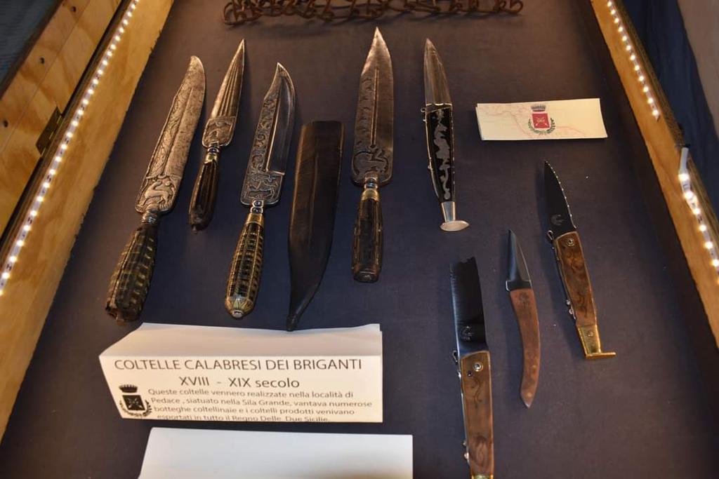 coltelle calabresidei briganti - L'officina della tradizione: dai "curtellari" di Pedace al Made in Italy di TaSa - 3 coltelle calabresidei briganti - Meraviglie di Calabria - 2