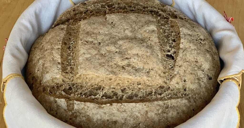 panetondo - Nel paese che profuma di tradizione: a Canolo la lavorazione del pane jermano - 11 panetondo - Meraviglie di Calabria - 10