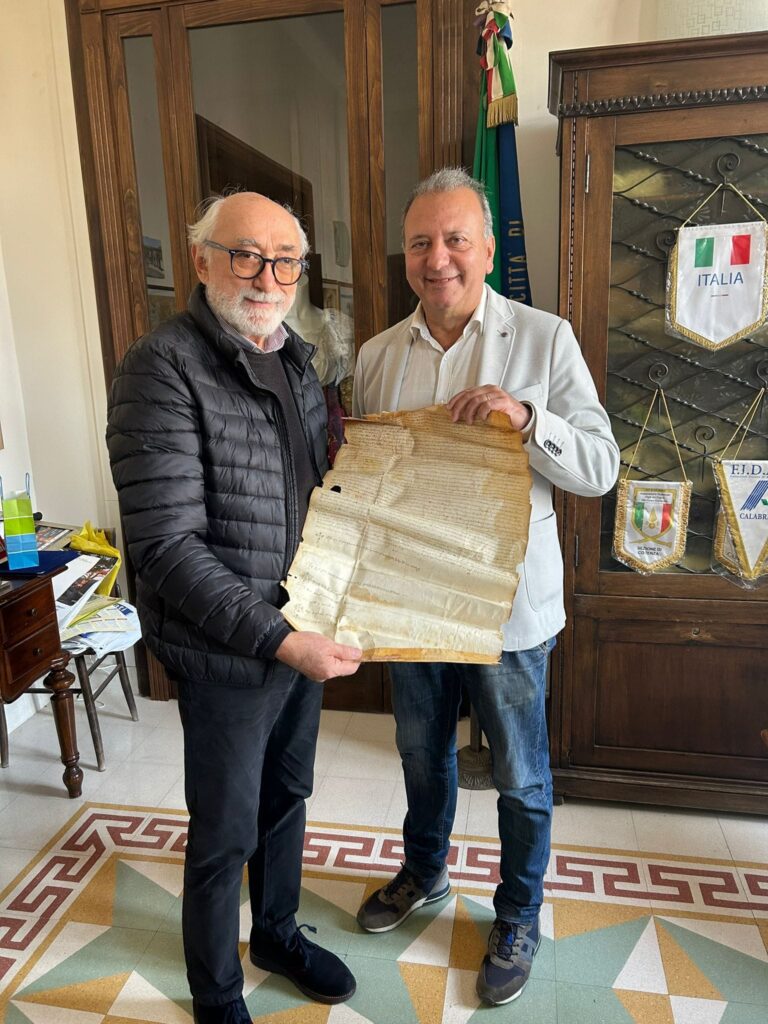 pergamena castrovillari n - Nuove pagine dalla storia: donate sei pergamene al Comune di Castrovillari - 3 pergamena castrovillari n - Meraviglie di Calabria - 2