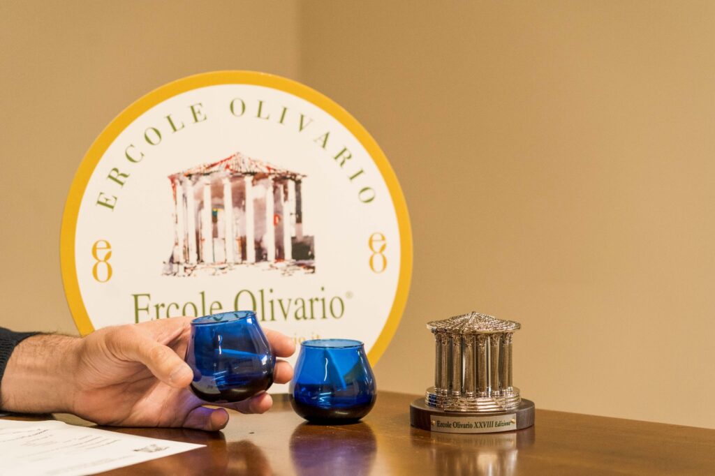 Assaggi Ercole Olivario - Premio Nazionale Ercole Olivario 2024: le novità dei concorsi regionali tra formazione e professionalità - 3 Assaggi Ercole Olivario - Meraviglie di Calabria - 2