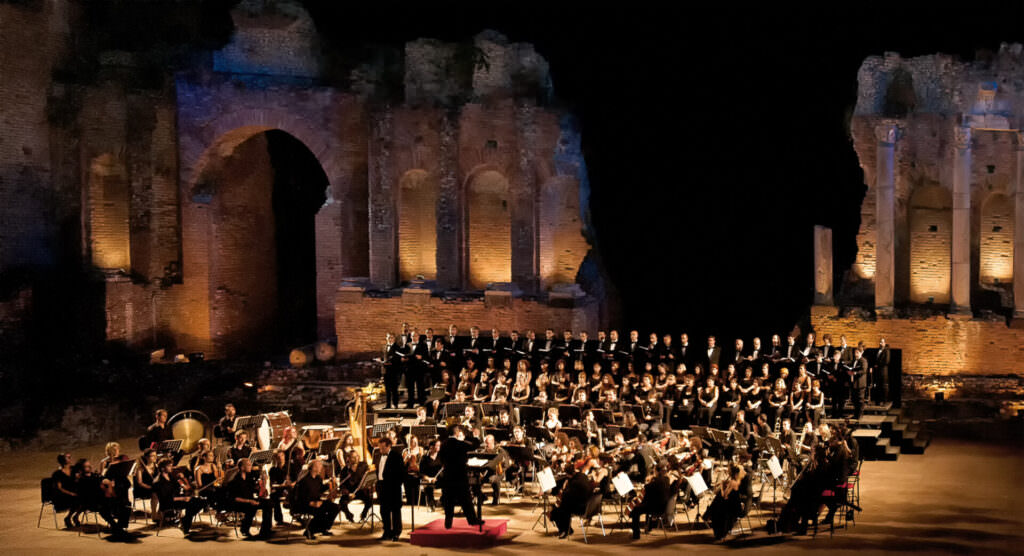 FOTO HD CORO LIRICO SIICLIANO 1024x556 1 - Al Rendano di Cosenza c'è la Cavalleria Rusticana: evento da Oscar e nella lingua dei segni - 3 FOTO HD CORO LIRICO SIICLIANO 1024x556 1 - Meraviglie di Calabria - 2