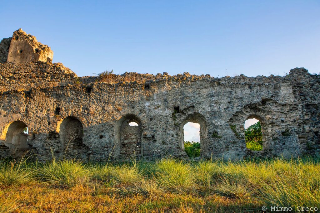abbaziabenedettinasanteufemia n - Natale in galleria, tra i giochi del mondo antico e i reperti del Museo Archeologico Lametino - 19 abbaziabenedettinasanteufemia n - Meraviglie di Calabria - 18