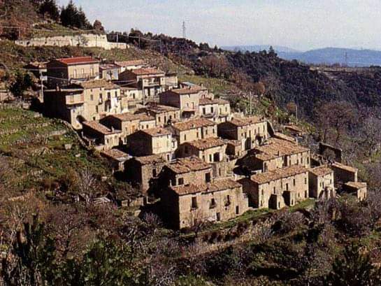 borgo - Impressioni di Calabria: su Artribune c’è Africo, quel borgo senza tempo - 3 borgo - Meraviglie di Calabria - 2