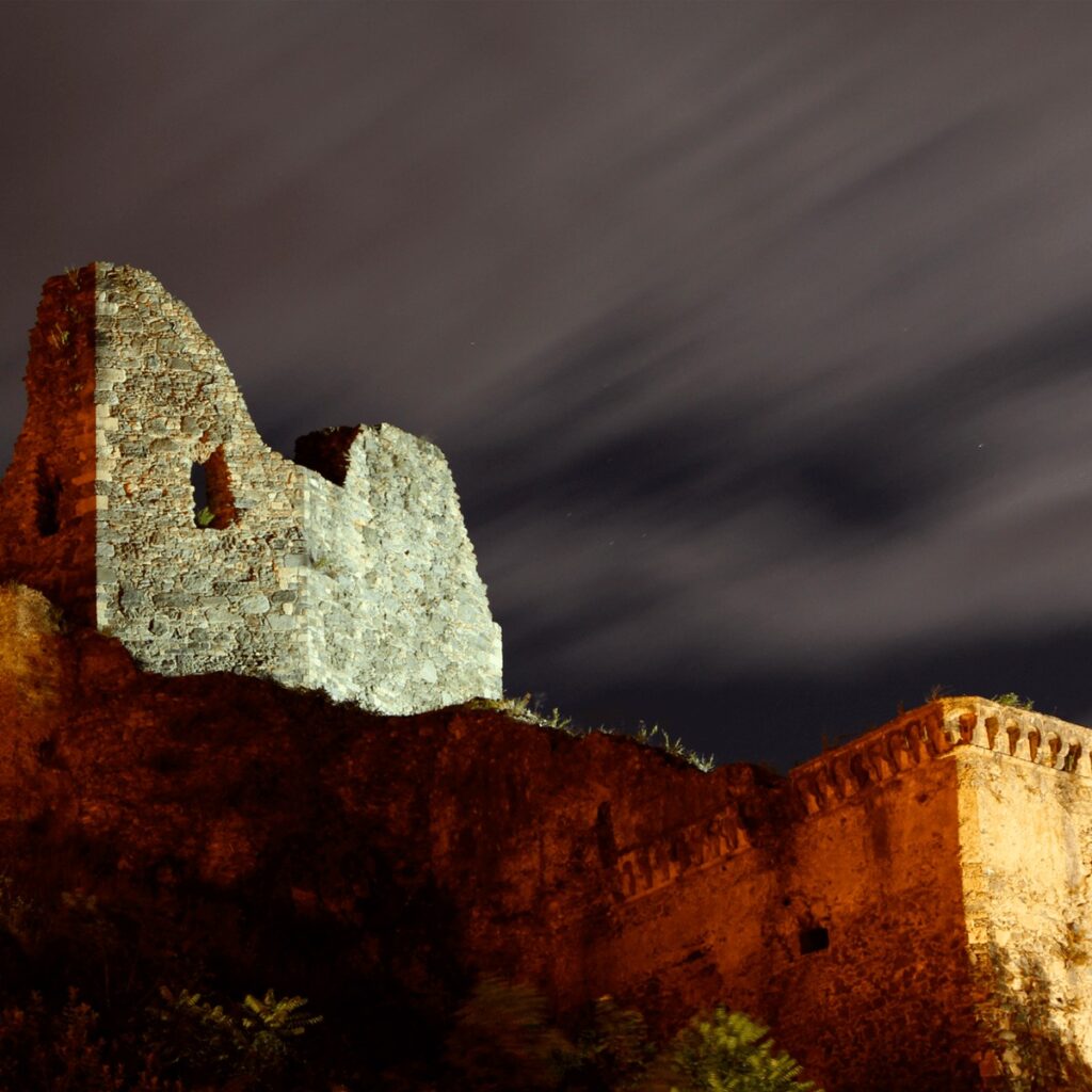 castello n - Natale in galleria, tra i giochi del mondo antico e i reperti del Museo Archeologico Lametino - 13 castello n - Meraviglie di Calabria - 12