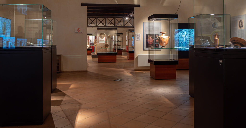 sala espositiva museo lametinon - Natale in galleria, tra i giochi del mondo antico e i reperti del Museo Archeologico Lametino - 7 sala espositiva museo lametinon - Meraviglie di Calabria - 6