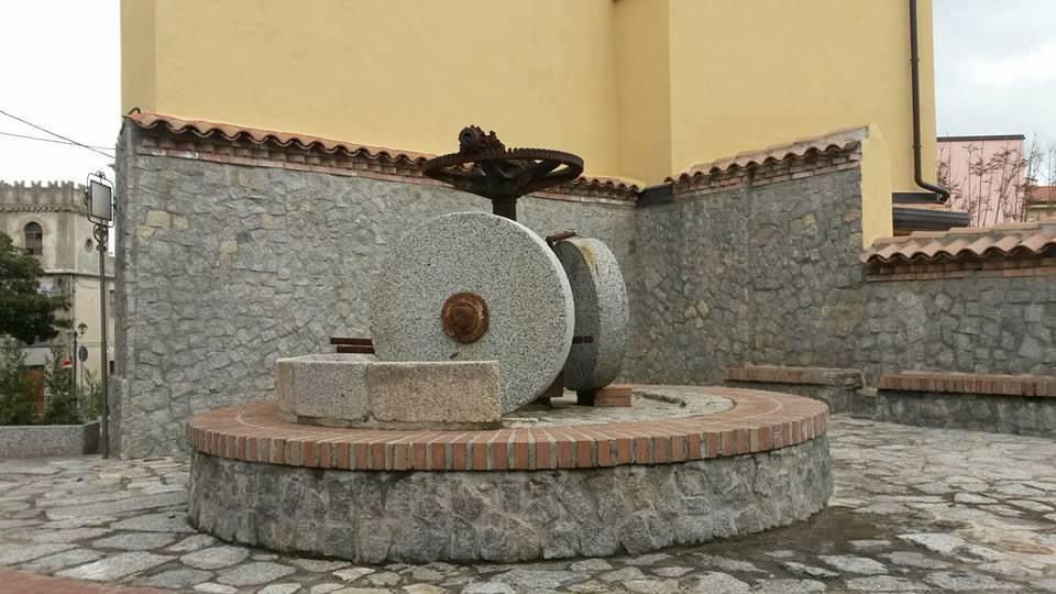 4c895726 d4a5 45fd ac8a 9c849f9f0276 - La leggenda della “Statua con il braccio di pietra” a Satriano - 3 4c895726 d4a5 45fd ac8a 9c849f9f0276 - Meraviglie di Calabria - 2