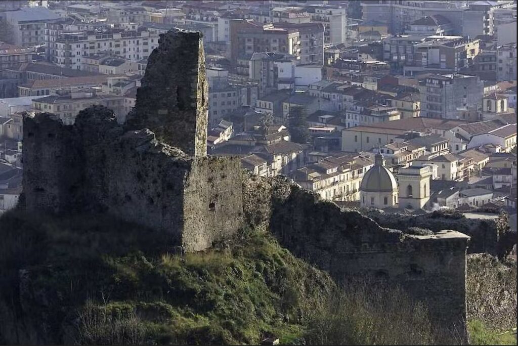 Castello svevo di Nicastro - Alla scoperta del gusto della Calabria con i treni regionali - 9 Castello svevo di Nicastro - Meraviglie di Calabria - 8