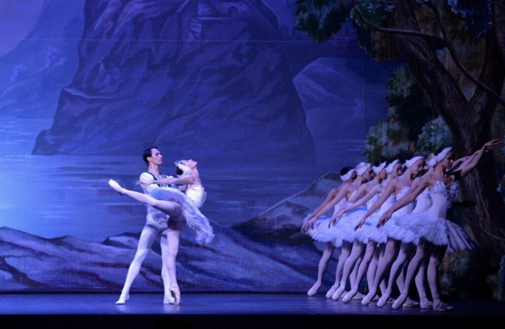 Russian Classical Ballet Il lago dei Cigni 2 - Al “Manfroce” di Palmi in scena “Il Lago dei Cigni” - 3 Russian Classical Ballet Il lago dei Cigni 2 - Meraviglie di Calabria - 2