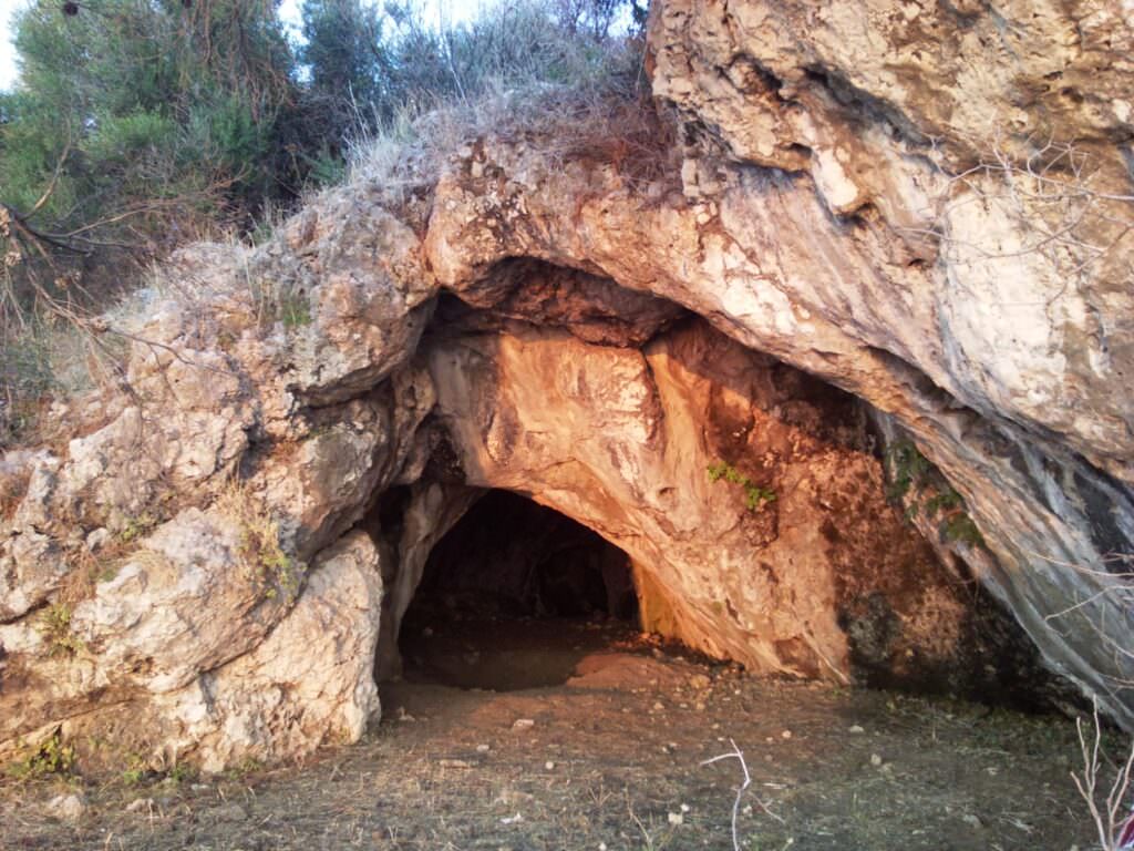 a28fe1fe 276d 4e1b 9d58 9a02c0dd2294 - La Grotta di Trakina: scrigno di tesori antichi - 9 a28fe1fe 276d 4e1b 9d58 9a02c0dd2294 - Meraviglie di Calabria - 8