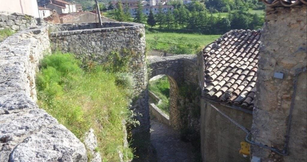 arco - La Motta di Domanico, gioiello (ancora) poco conosciuto - 15 arco - Meraviglie di Calabria - 14