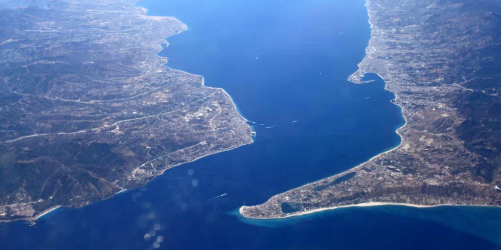 stretto di messina e1706273456440 - "Linea Blu" e "Navigando lungocosta", doppio viaggio di Rai 1 in Calabria - 15 stretto di messina e1706273456440 - Meraviglie di Calabria - 14