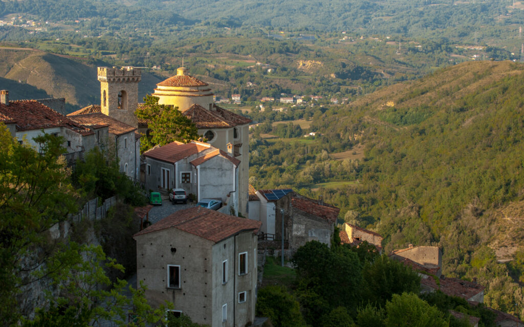 1600X1000 sacro monte di laino borgo hero - La biodiversità dell’aglio di Laino Borgo: una risorsa per lo sviluppo - 3 1600X1000 sacro monte di laino borgo hero - Meraviglie di Calabria - 2