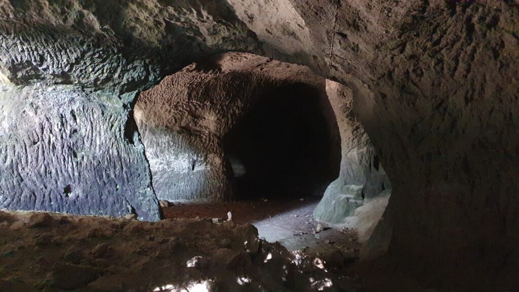 6 - Le origini misteriose del complesso rupestre di Pignarelle - 13 6 - Meraviglie di Calabria - 12