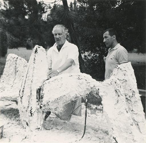Alik Cavaliere con Marino Marini con Guerriero copia - All’Aba di Catanzaro il docufilm “Alik Cavaliere” di Nino Cannatà - 7 Alik Cavaliere con Marino Marini con Guerriero copia - Meraviglie di Calabria - 6