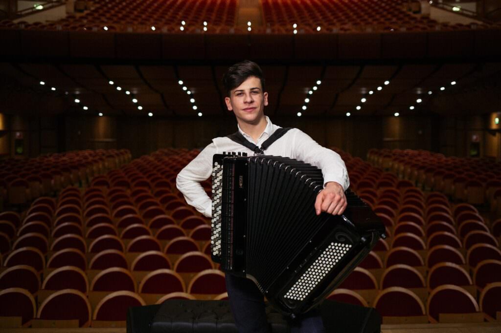 Lorenzo Albanese 1600x1600 r 1563652487 northwest - Festival dei giovani talenti musicali italiani, il fisarmonicista calabrese Albanese trionfa in Marocco - 5 Lorenzo Albanese 1600x1600 r 1563652487 northwest - Meraviglie di Calabria - 4