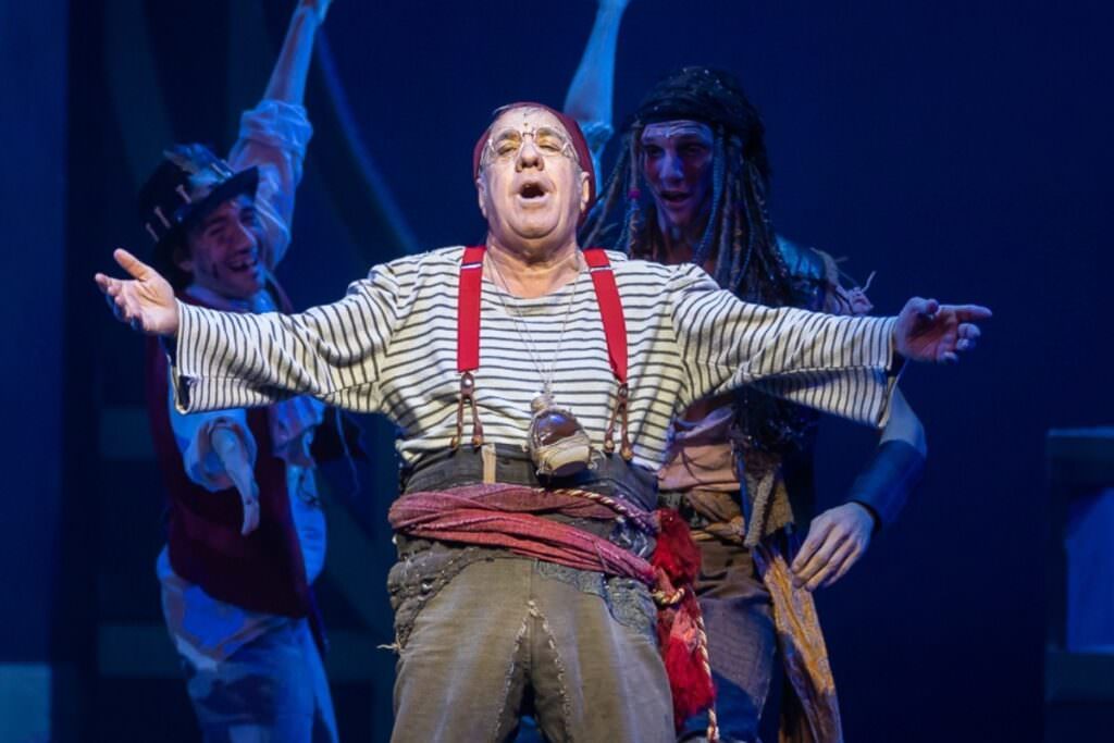 MUSICAL PETERPAN 2 - Oltre 1 milione di spettatori per Peter Pan, un successo targato (anche) calabrese - 5 MUSICAL PETERPAN 2 - Meraviglie di Calabria - 4