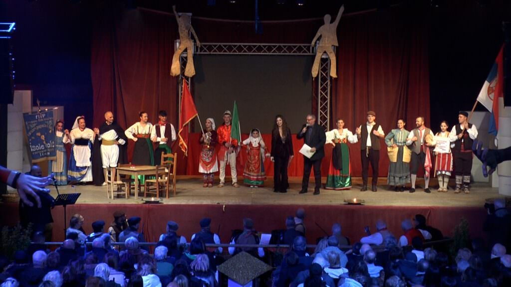 WhatsApp Image 2024 02 13 at 10.42.46 - Carnevale di Castrovillari, anche i gruppi di Albania e Serbia al “Gran galà del folklore” - 3 WhatsApp Image 2024 02 13 at 10.42.46 - Meraviglie di Calabria - 2