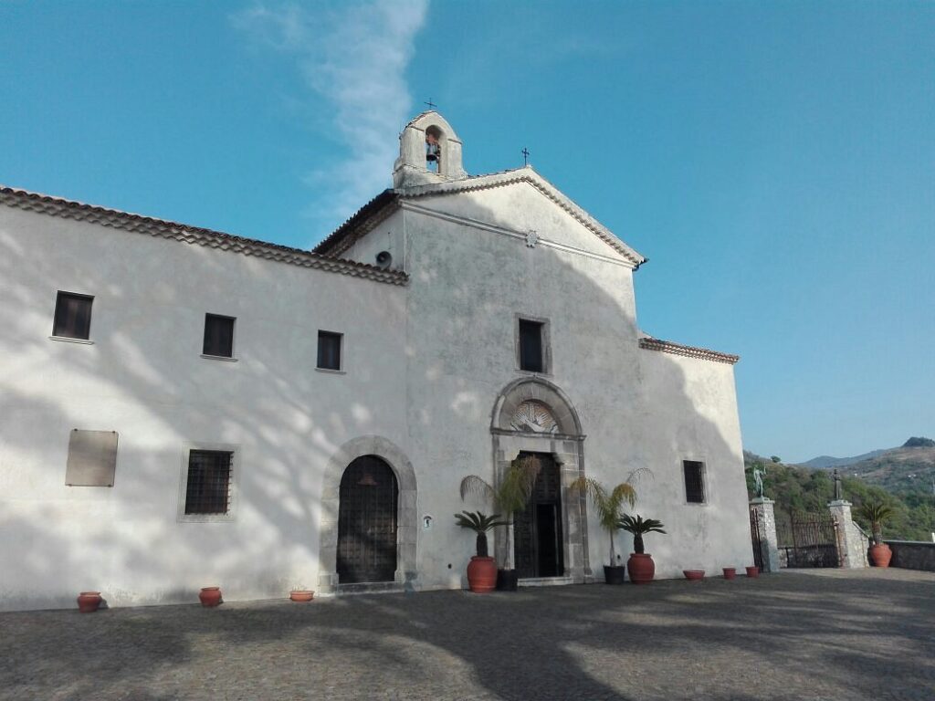 esterno e interno della - Belvedere Marittimo, città dell’amore. Non solo per le reliquie di San Valentino - 9 esterno e interno della - Meraviglie di Calabria - 8