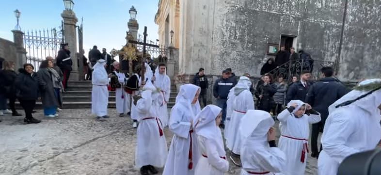 1 2 - Il Caracolo, quella processione identitaria di Caulonia - 3 1 2 - Meraviglie di Calabria - 2
