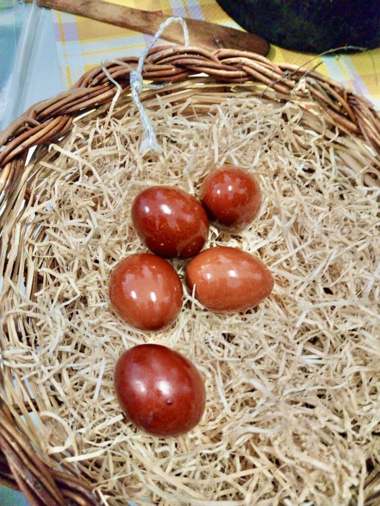4 2 - Uova rosse Arbëresh a scuola: A Pallagorio torna in vita un antico rito di comunità - 5 4 2 - Meraviglie di Calabria - 4