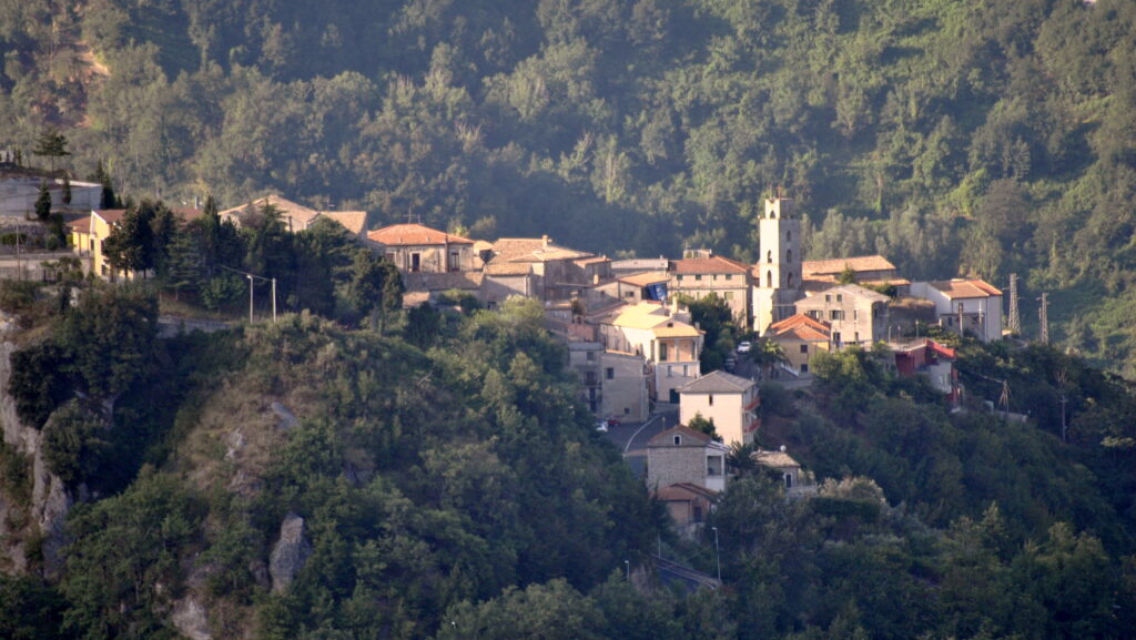 Aiello Calabro visto dai monti - Meraviglie di Calabria - 12