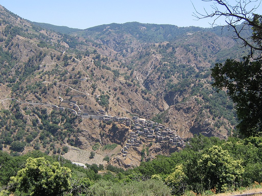 Aspromonte IMG 3461 - Roghudi: il paese senza abitanti e il suo drago custode - 3 Aspromonte IMG 3461 - Meraviglie di Calabria - 2
