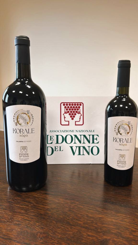 Korale foto bottiglia - In Calabria il primo vino in Italia contro la violenza di genere - 5 Korale foto bottiglia - Meraviglie di Calabria - 4