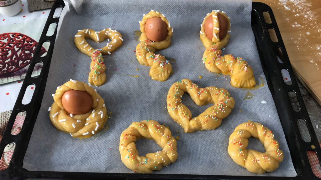 c6bd512b 2779 4184 afec 5ac9ad8244c5 - Le cuzzupe, i dolci doc della Pasqua calabrese - 3 c6bd512b 2779 4184 afec 5ac9ad8244c5 - Meraviglie di Calabria - 2
