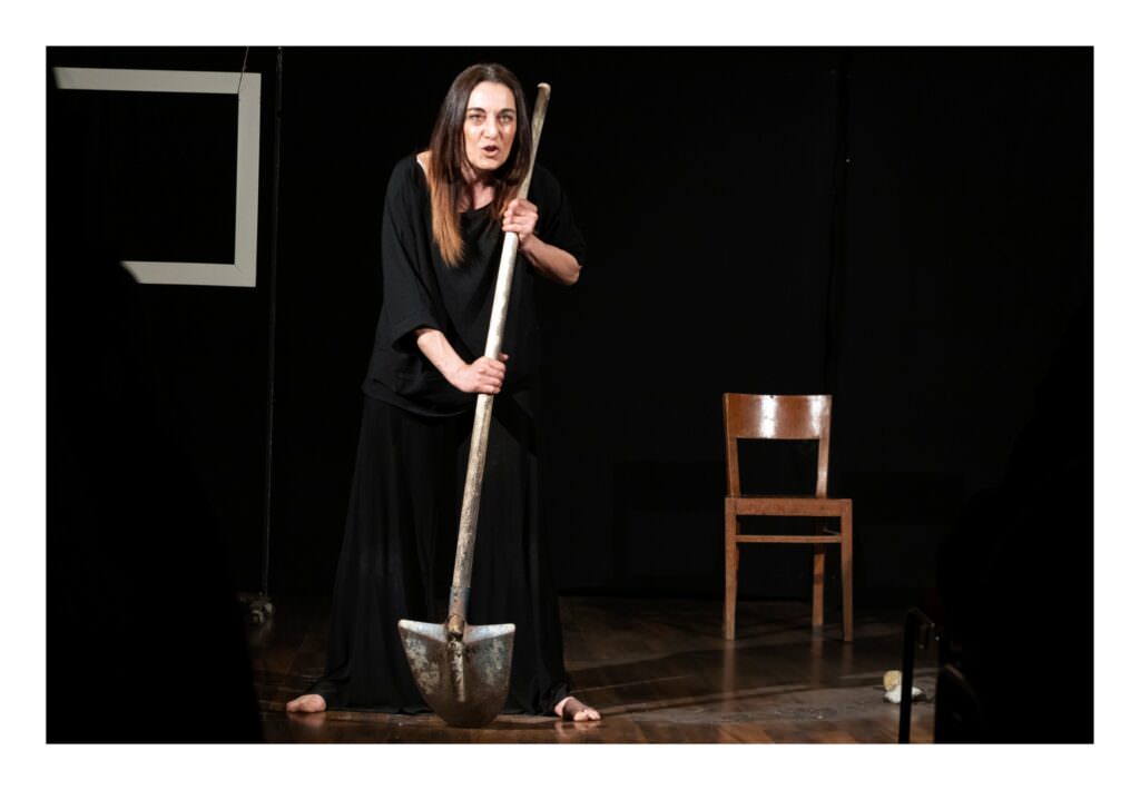438078034 930172972449898 6999031787715695538 n - “Ballata per piccole iene”, la violenza di genere in scena al Politeama - 7 438078034 930172972449898 6999031787715695538 n - Meraviglie di Calabria - 6