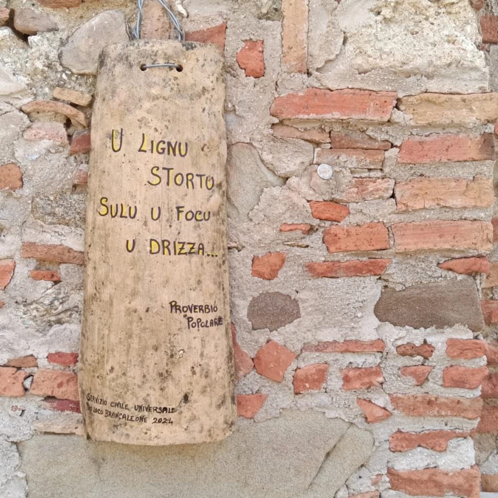 438128769 756996389944831 7019353928263503945 n - Vicoli narranti, la poesia per esaltare le bellezze di Brancaleone Vetus - 7 438128769 756996389944831 7019353928263503945 n - Meraviglie di Calabria - 6