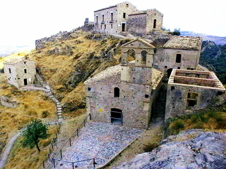 61 bianco samo tappa n38 09 borgo antico precacore samo - Gli archeologi de “La Sapienza” a “caccia” dei tesori di Samo - 7 61 bianco samo tappa n38 09 borgo antico precacore samo - Meraviglie di Calabria - 6