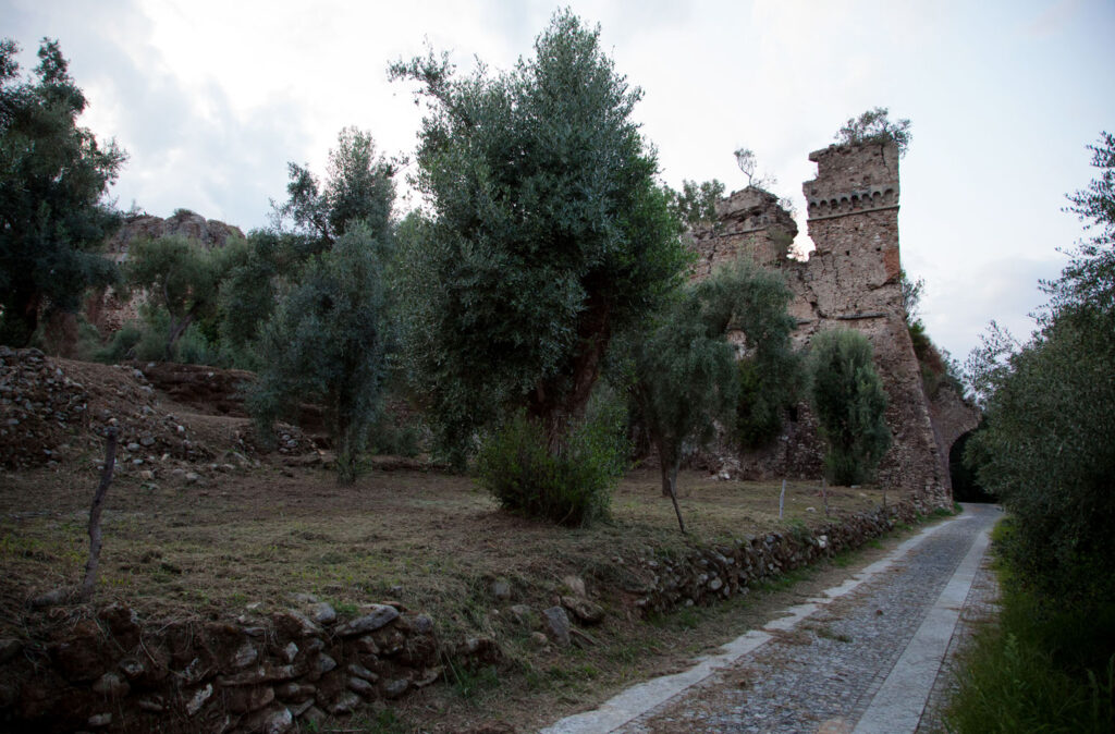Galleria4 Oppido Mamertina - Oppido Mamertina, culla di civiltà ancora da svelare - 13 Galleria4 Oppido Mamertina - Meraviglie di Calabria - 12