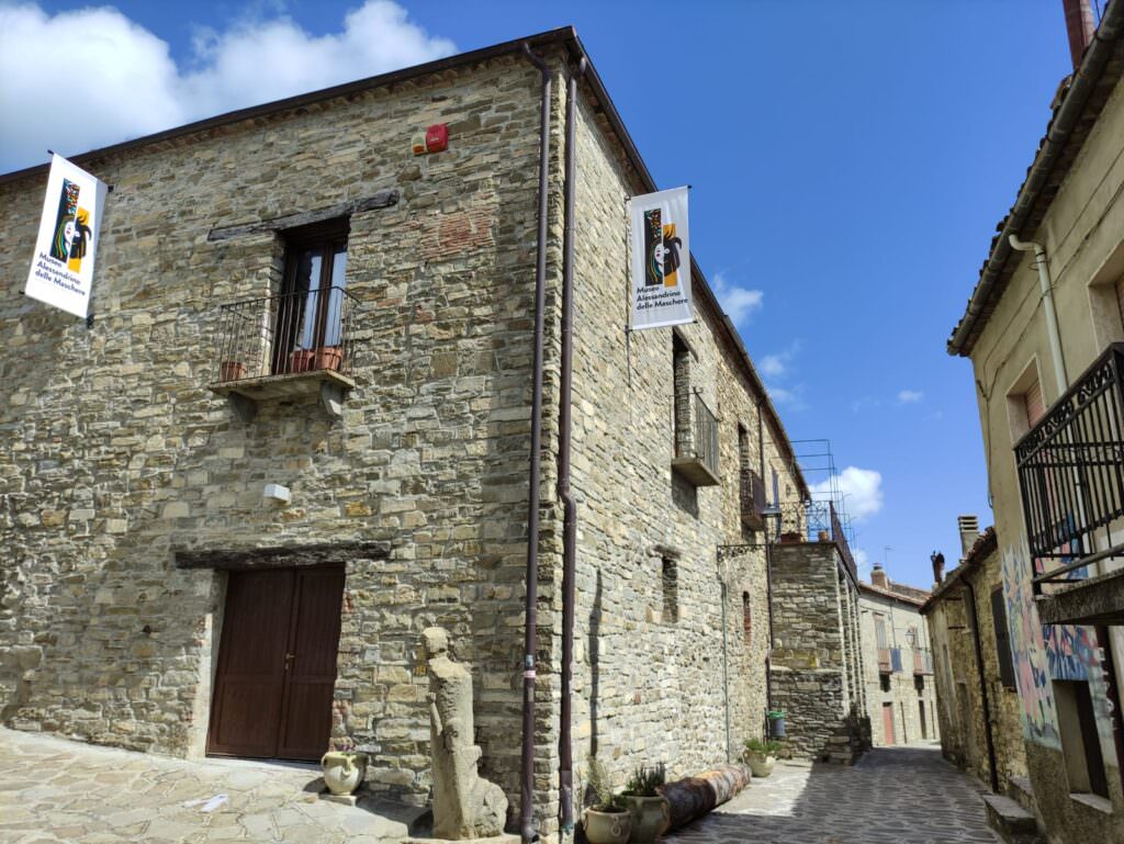 PALAZZO CHIDICHIMO SEDE DEL MUSEO - Alessandria del Carretto, nasce il primo museo delle maschere e del folklore - 3 PALAZZO CHIDICHIMO SEDE DEL MUSEO - Meraviglie di Calabria - 2
