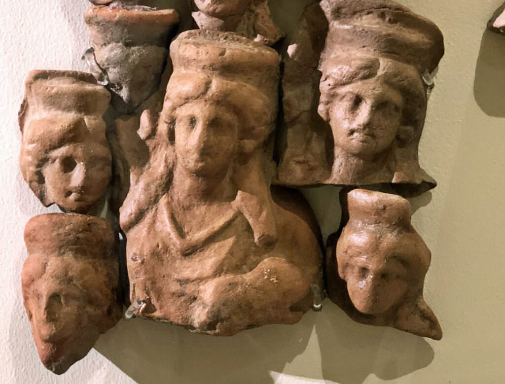 Santuario di Demetra Loc. Bivio Alice Statuette ex voto - L’antica Chone, tesoro archeologico inesplorato a Cirò - 13 Santuario di Demetra Loc. Bivio Alice Statuette ex voto - Meraviglie di Calabria - 12