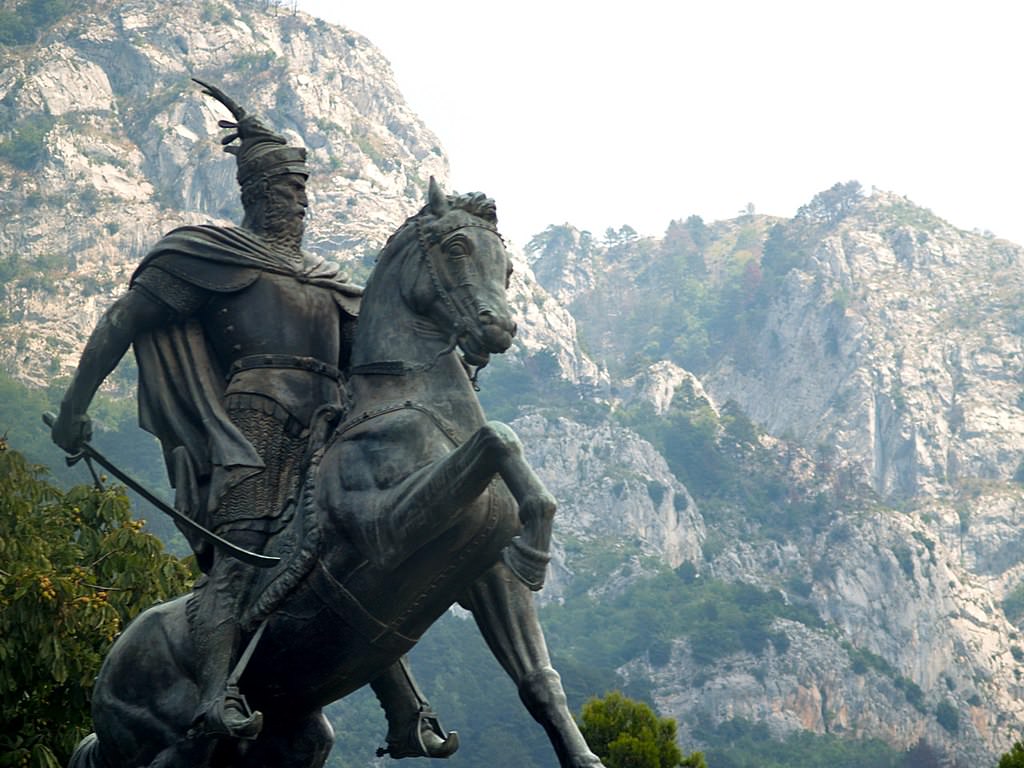 Skanderbeg Monument in Kruje - In arrivo a San Basile la più grande statua d’Italia a Skanderbeg - 7 Skanderbeg Monument in Kruje - Meraviglie di Calabria - 6