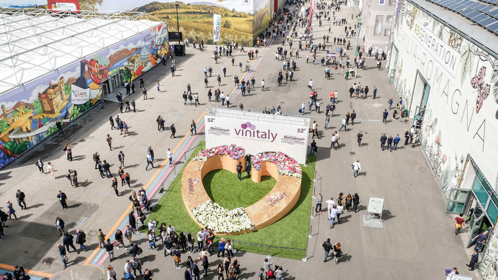 Vinitaly2023 fiera 1 - Vinitaly 2024, Calabria presente con 80 cantine. Ecco il programma - 17 Vinitaly2023 fiera 1 - Meraviglie di Calabria - 16