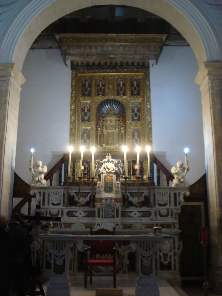 altare maggiore 768x1024 1 - Meraviglie di Calabria - 67