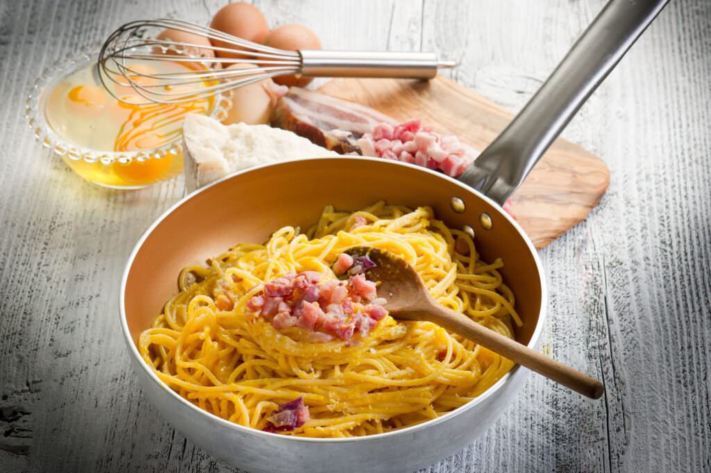 carbonara padella - CarbonaraDay, 70 anni di prelibatezza – LA RICETTA CALABRESE - 13 carbonara padella - Meraviglie di Calabria - 12