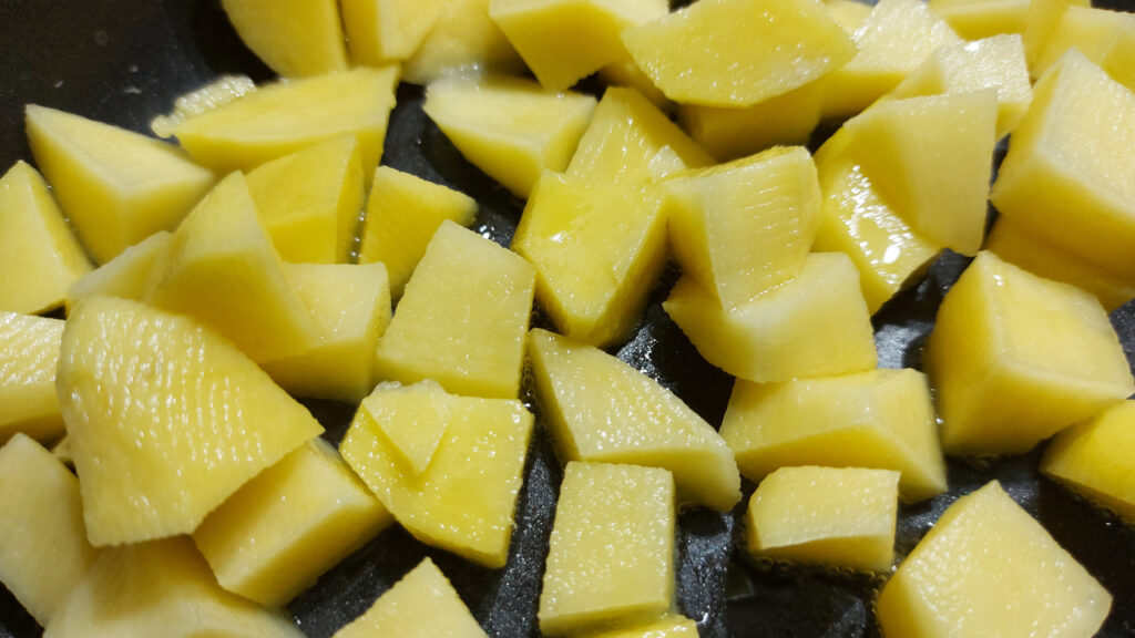 patate a tocchetti - Le patate 'mbacchiuse, il forte sapore della genuinità – LA RICETTA - 9 patate a tocchetti - Meraviglie di Calabria - 8