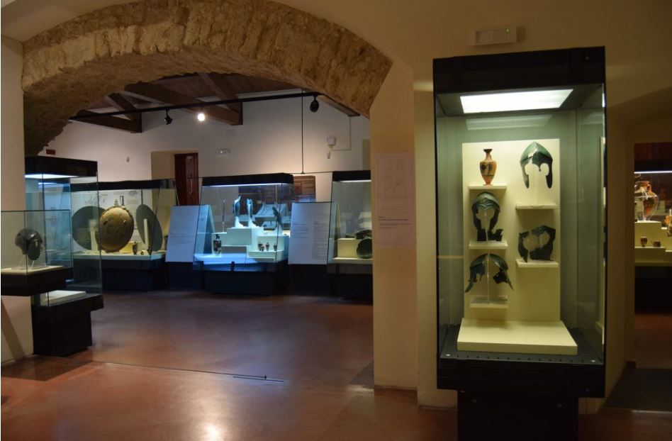 sala delle armi - “Una giornata al Museo”, l’Archeologico di Vibo tra i 100 da visitare - 9 sala delle armi - Meraviglie di Calabria - 8