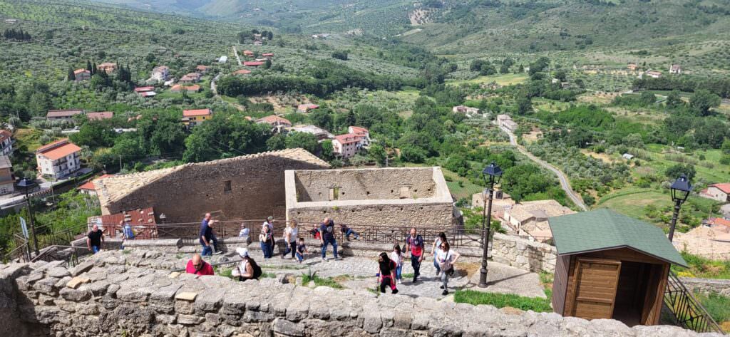 442507874 476603134888727 7425814963716985601 n - Il borgo dei due Castelli attrae, a Cleto si susseguono i tour di visitatori - 3 442507874 476603134888727 7425814963716985601 n - Meraviglie di Calabria - 2