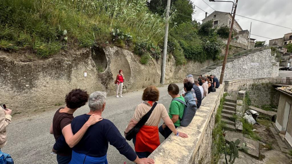444481542 476602731555434 5601764210607254438 n - Il borgo dei due Castelli attrae, a Cleto si susseguono i tour di visitatori - 11 444481542 476602731555434 5601764210607254438 n - Meraviglie di Calabria - 10