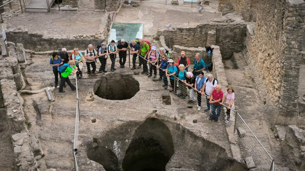 444492752 476603581555349 8448056225887399628 n - Il borgo dei due Castelli attrae, a Cleto si susseguono i tour di visitatori - 15 444492752 476603581555349 8448056225887399628 n - Meraviglie di Calabria - 14