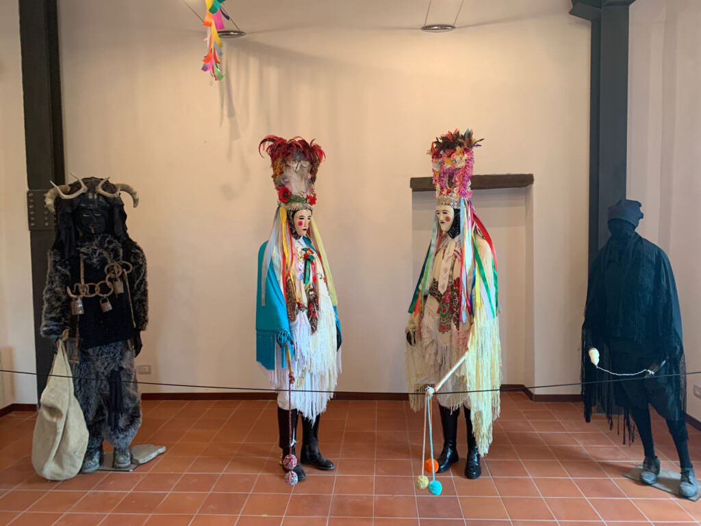 MUSEO ALESSANDRINO DELLE MASCHERE CS INAUGURATO IL MUSEO ALESSANDRINO 2 - Alessandria del Carretto, nasce il museo delle maschere dei carnevali folkloristici italiani - 5 MUSEO ALESSANDRINO DELLE MASCHERE CS INAUGURATO IL MUSEO ALESSANDRINO 2 - Meraviglie di Calabria - 4