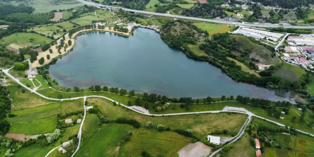 Mormanno Lago Pantano scaled e1716974730756 - Nuovo look per l'area accoglienza del lago di Mormanno - 9 Mormanno Lago Pantano scaled e1716974730756 - Meraviglie di Calabria - 8