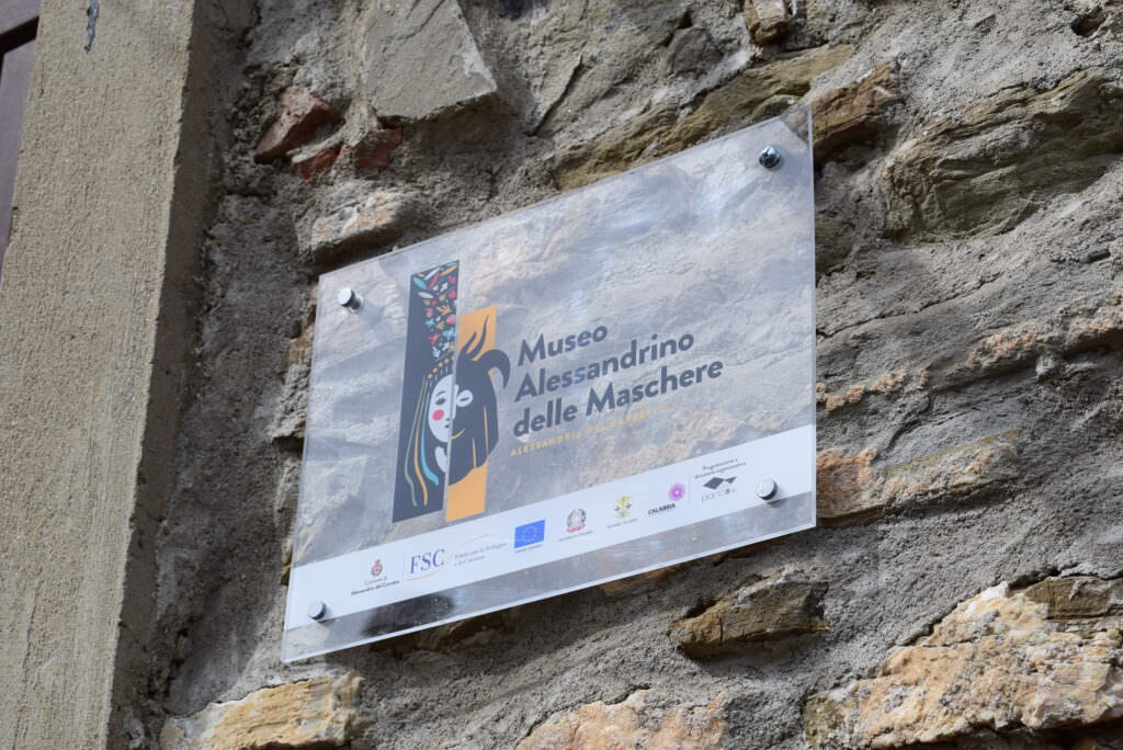 TARGA DEL MUSEO - Alessandria del Carretto, tutto pronto per l'apertura del Museo Alessandrino - 5 TARGA DEL MUSEO - Meraviglie di Calabria - 4