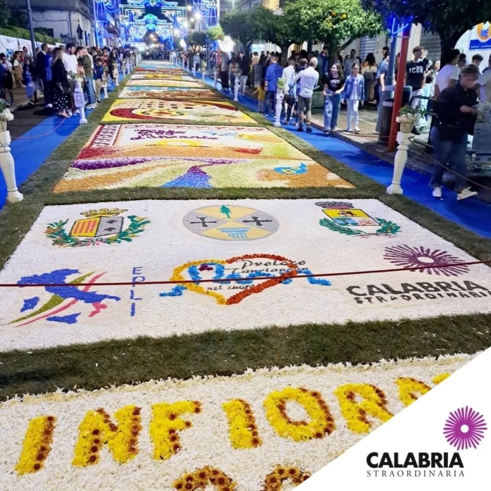 448454024 446401124799569 3085772476566716178 n - L'Infiorata di Taurianova: il tappeto di colori si candida a Patrimonio UNESCO - 9 448454024 446401124799569 3085772476566716178 n - Meraviglie di Calabria - 8